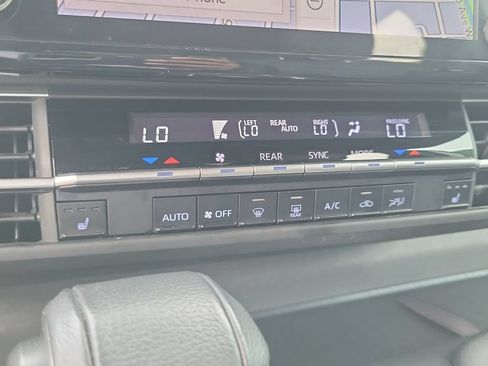 Used 2023 Toyota Sienna XSE FWD image 15