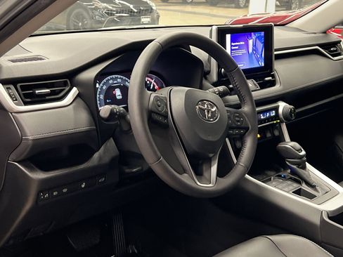 Used 2023 Toyota RAV4 XLE Premium image 17
