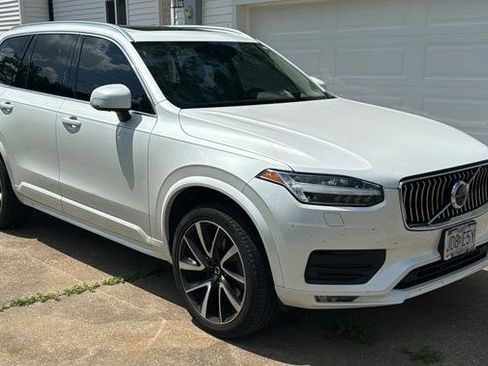 Used 2020 Volvo XC90 T6 Momentum image 1