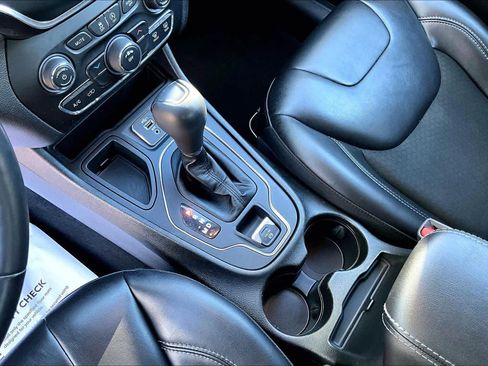 Used 2021 Jeep Cherokee Latitude Plus image 15