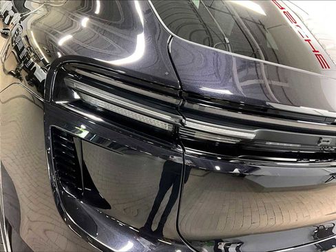 New 2026 Porsche Macan Turbo Electric AWD/4WD image 34