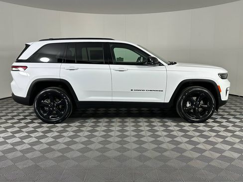 New 2025 Jeep Grand Cherokee Limited w/ Luxury Tech Group II image 22