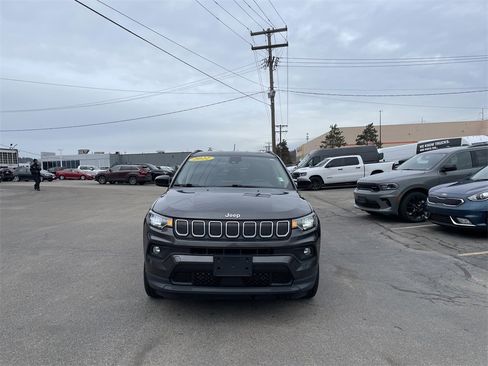 Certified 2022 Jeep Compass Latitude image 5