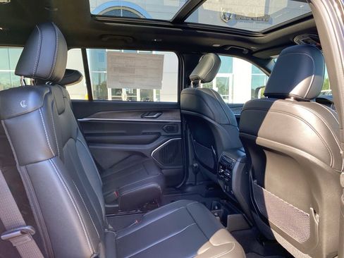 New 2025 Jeep Grand Cherokee L Limited w/ Black Appearance Package image 14