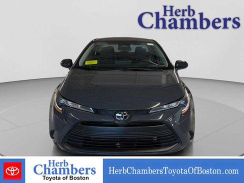 Used 2024 Toyota Corolla LE FWD image 2