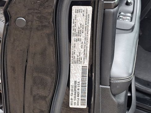 Used 2023 Jeep Grand Cherokee L Laredo image 26