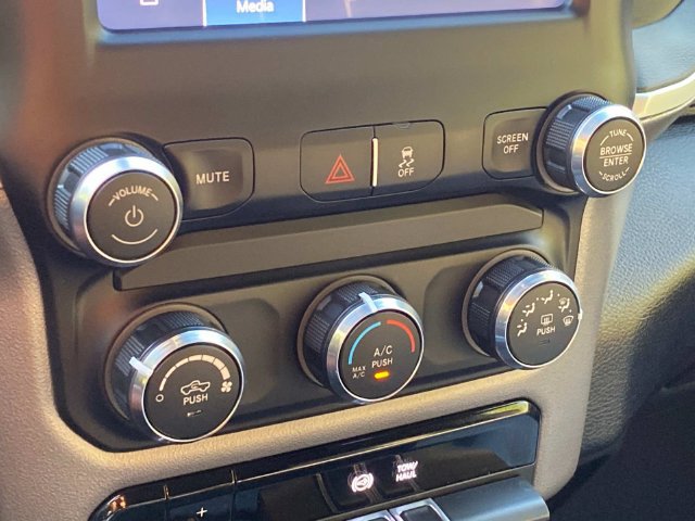 Used 2024 RAM 2500 Big Horn AWD/4WD image 24