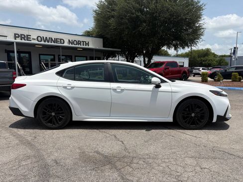 Used 2025 Toyota Camry SE FWD image 2