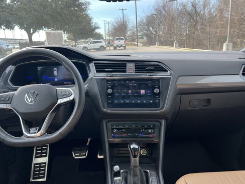 Certified 2023 Volkswagen Tiguan SE R-Line image 27