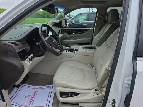 Used 2016 Cadillac Escalade ESV Luxury AWD/4WD image 3
