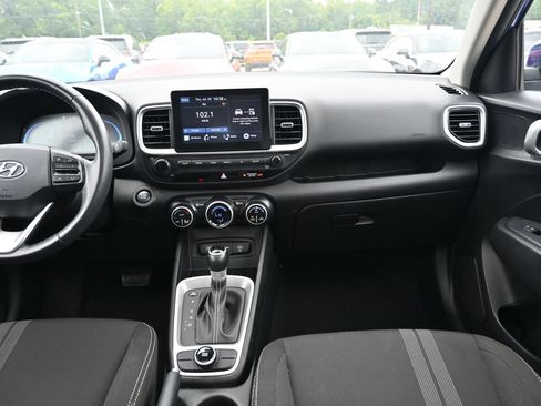 Used 2025 Hyundai Venue SEL FWD image 30