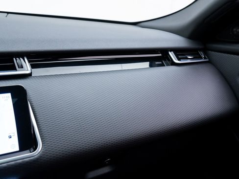 Used 2023 Land Rover Range Rover Velar R-Dynamic S image 27