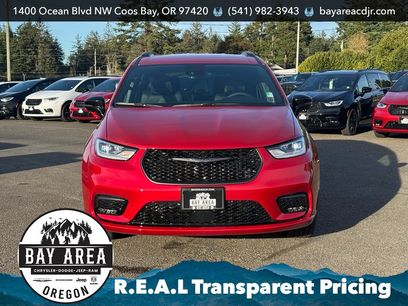New 2026 Chrysler Pacifica Select w/ S Appearance Package
