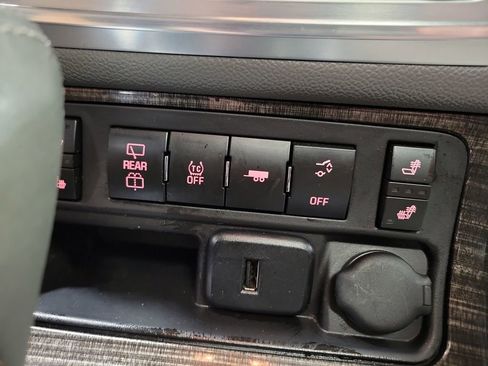 Used 2017 GMC Acadia Limited SLT image 16