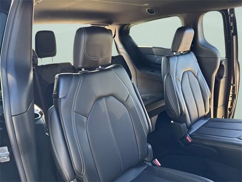New 2026 Chrysler Pacifica Select image 26