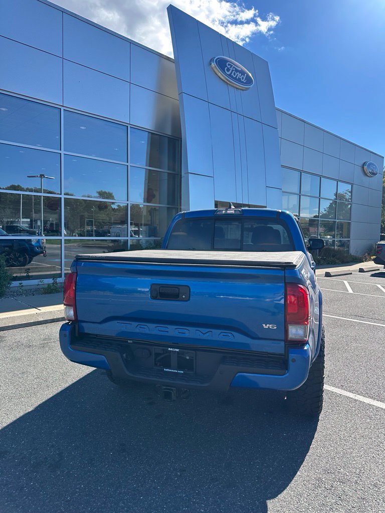 Used 2016 Toyota Tacoma TRD Sport w/ Premium & Technology Package AWD/4WD image 5