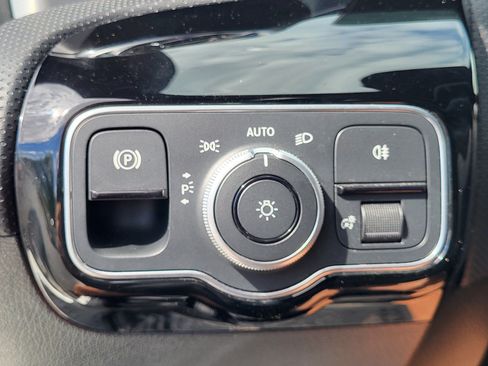 Used 2025 Mercedes-Benz CLA 250 4MATIC image 22