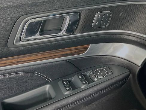 Used 2018 Ford Explorer Limited w/ Ford Safe & Smart Package image 19