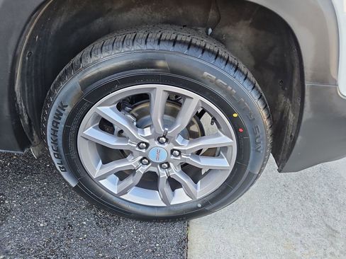 Used 2024 GMC Terrain SLT image 34