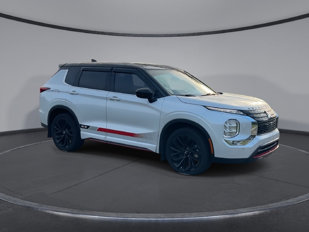 Used 2023 Mitsubishi Outlander SE AWD/4WD image 2