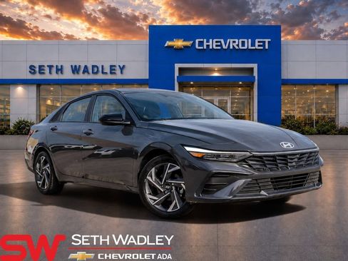 Used 2025 Hyundai Elantra Sport FWD image 1