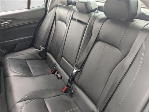 Used 2020 Alfa Romeo Giulia image 17