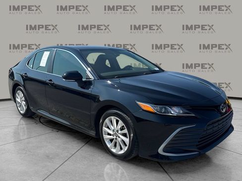 Used 2021 Toyota Camry LE w/ Convenience Package FWD image 7