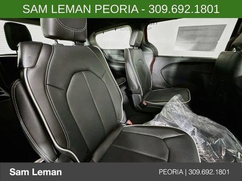 New 2027 Chrysler Pacifica Limited FWD image 28