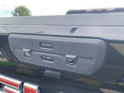 Used 2021 GMC Sierra 1500 AT4 w/ Technology Package AWD/4WD image 9