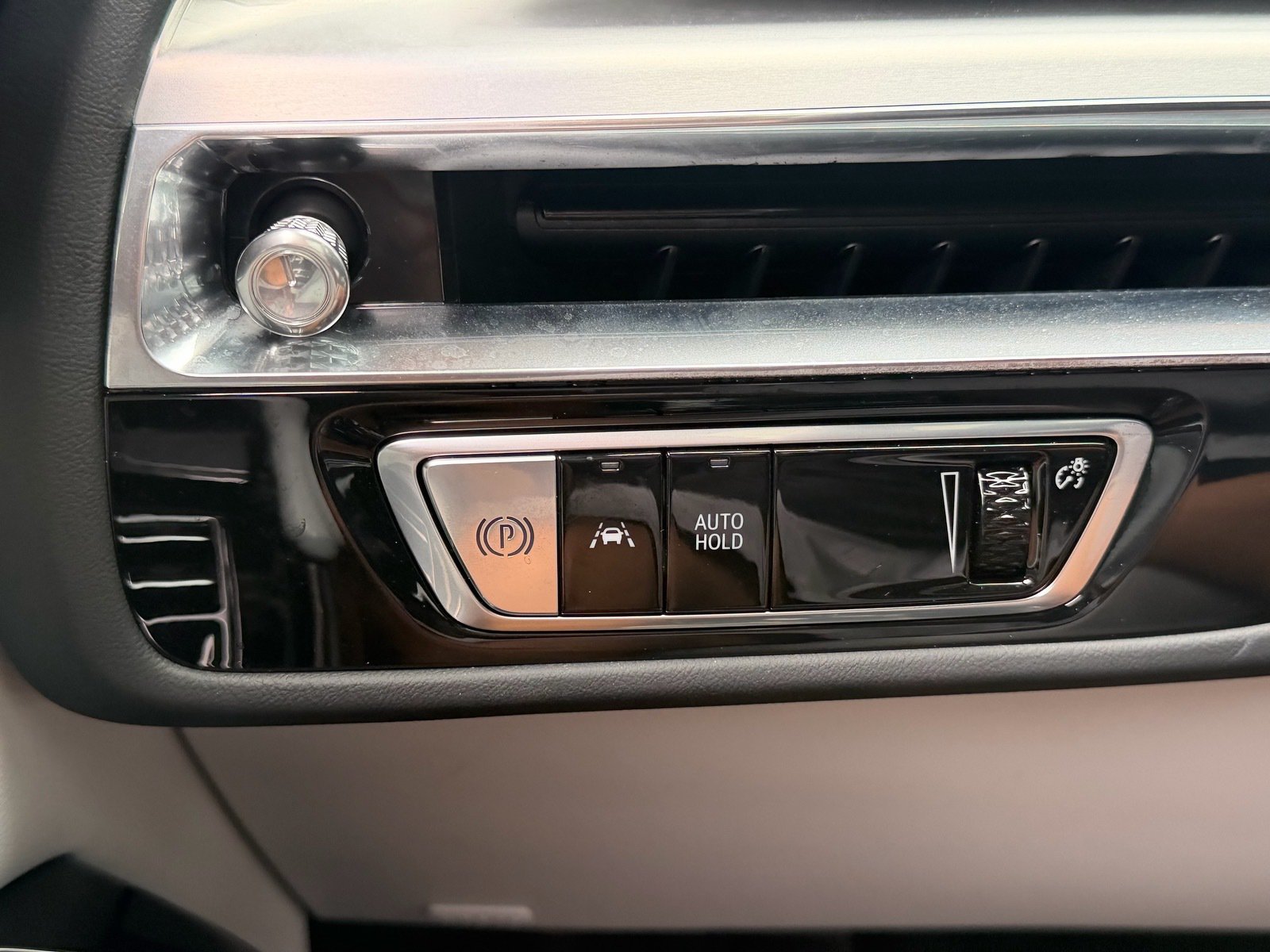 Used 2025 Cadillac Lyriq Luxury RWD image 35