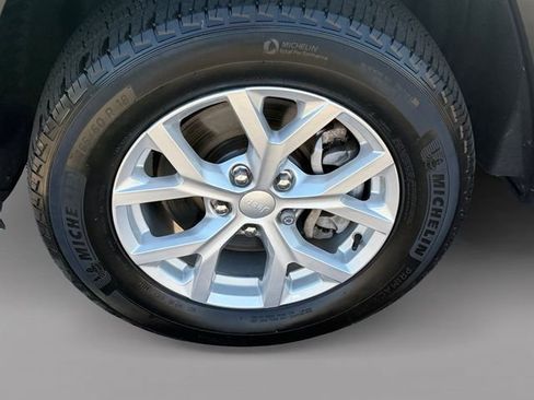 Used 2023 Jeep Grand Cherokee L Limited AWD/4WD image 10