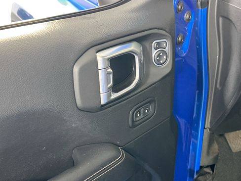 Used 2021 Jeep Gladiator Overland w/ Popular Equipment Package image 17