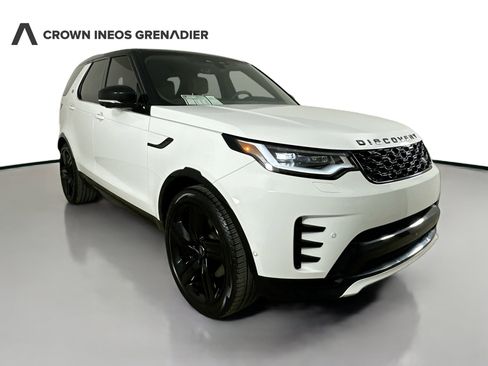 Used 2024 Land Rover Discovery Dynamic SE AWD/4WD image 3