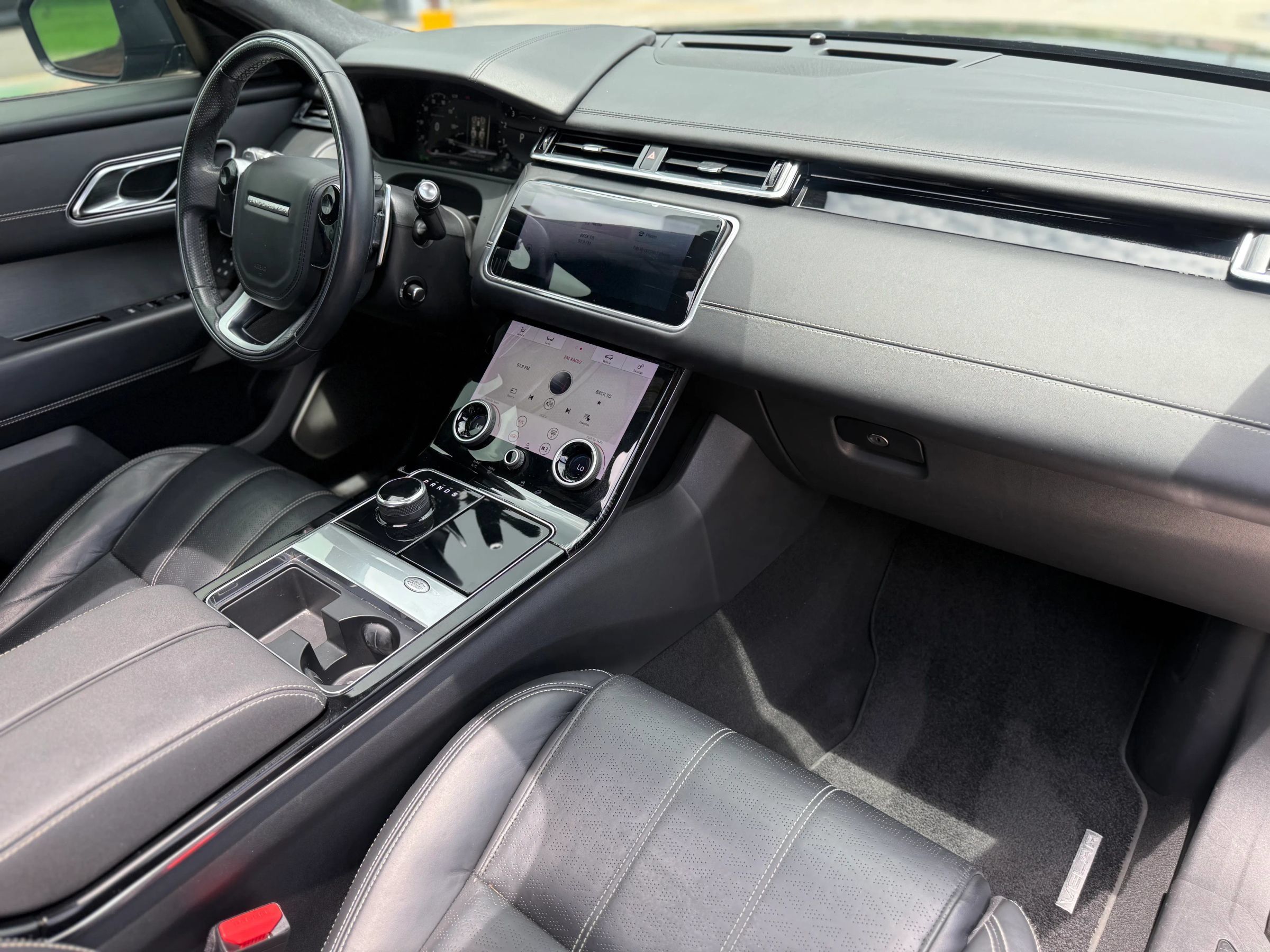 Used 2018 Land Rover Range Rover Velar R-Dynamic HSE AWD/4WD image 18