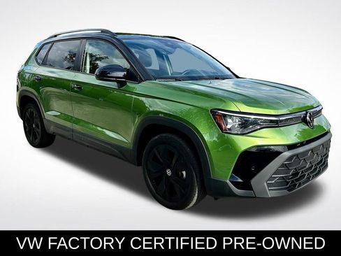 Certified 2025 Volkswagen Taos SE image 3