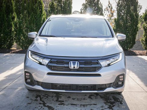 Used 2025 Honda Odyssey Touring image 3