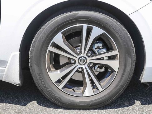 Used 2022 Nissan Sentra SV FWD image 9