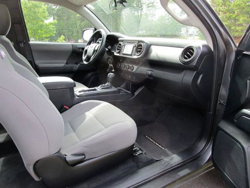 Used 2016 Toyota Tacoma SR AWD/4WD image 13