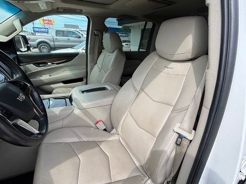 Used 2020 Cadillac Escalade ESV Premium Luxury AWD/4WD image 10