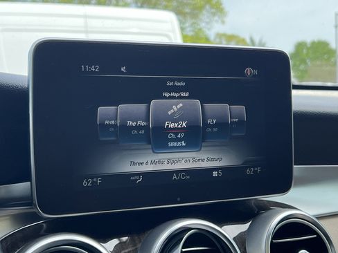 Used 2019 Mercedes-Benz GLC 300 4MATIC image 24