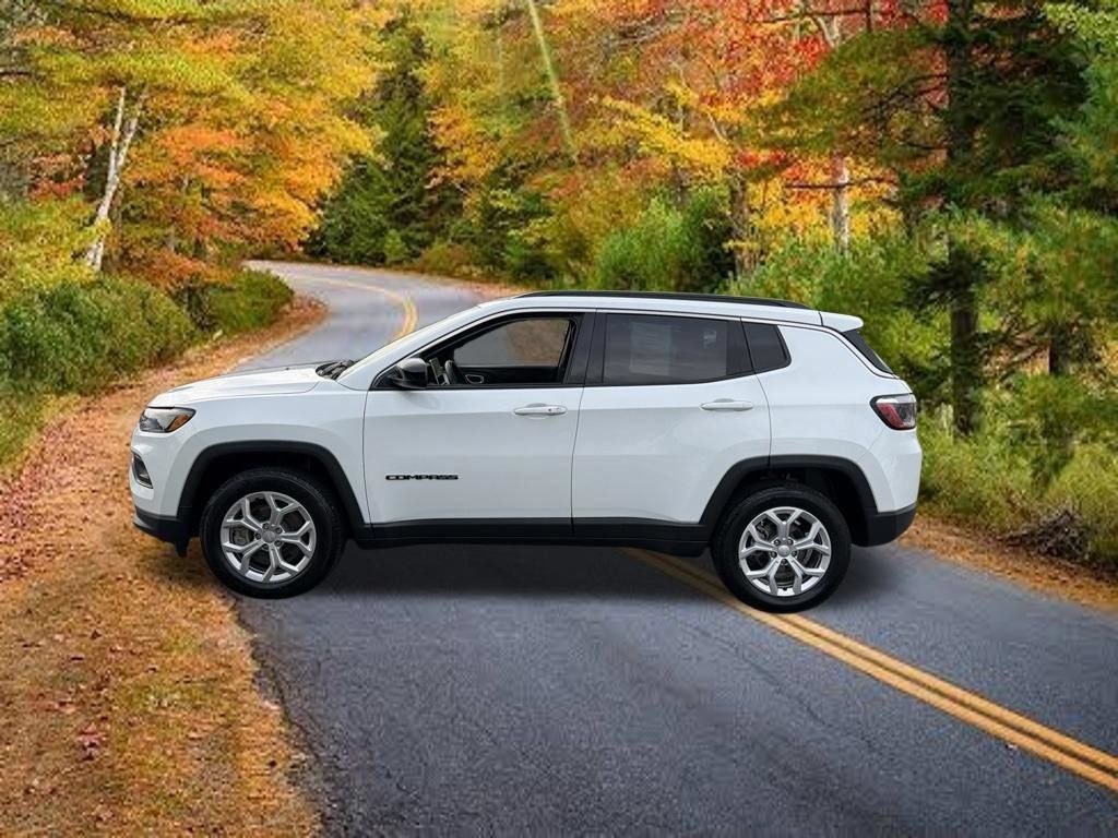 Used 2024 Jeep Compass Latitude AWD/4WD image 7