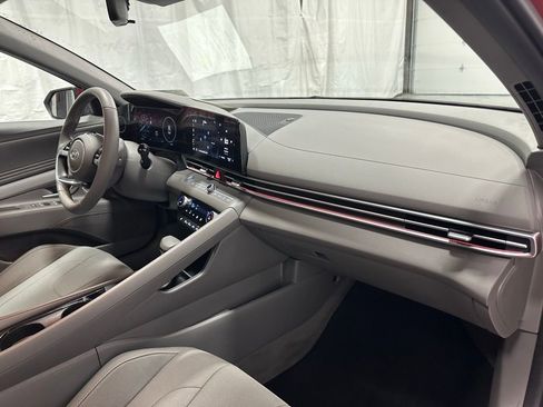 Used 2025 Hyundai Elantra SEL w/ Cargo Package image 59