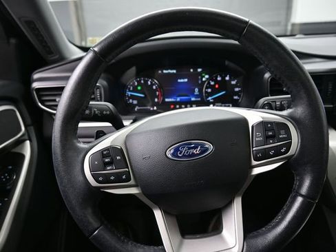 Used 2021 Ford Explorer XLT w/ Equipment Group 202A image 8