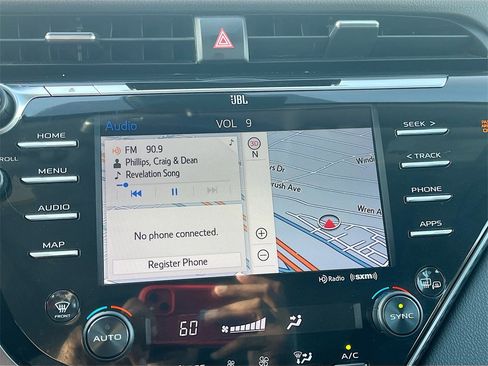 Used 2020 Toyota Camry XLE image 15