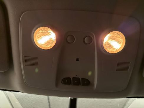 Used 2010 GMC Acadia SLT image 17