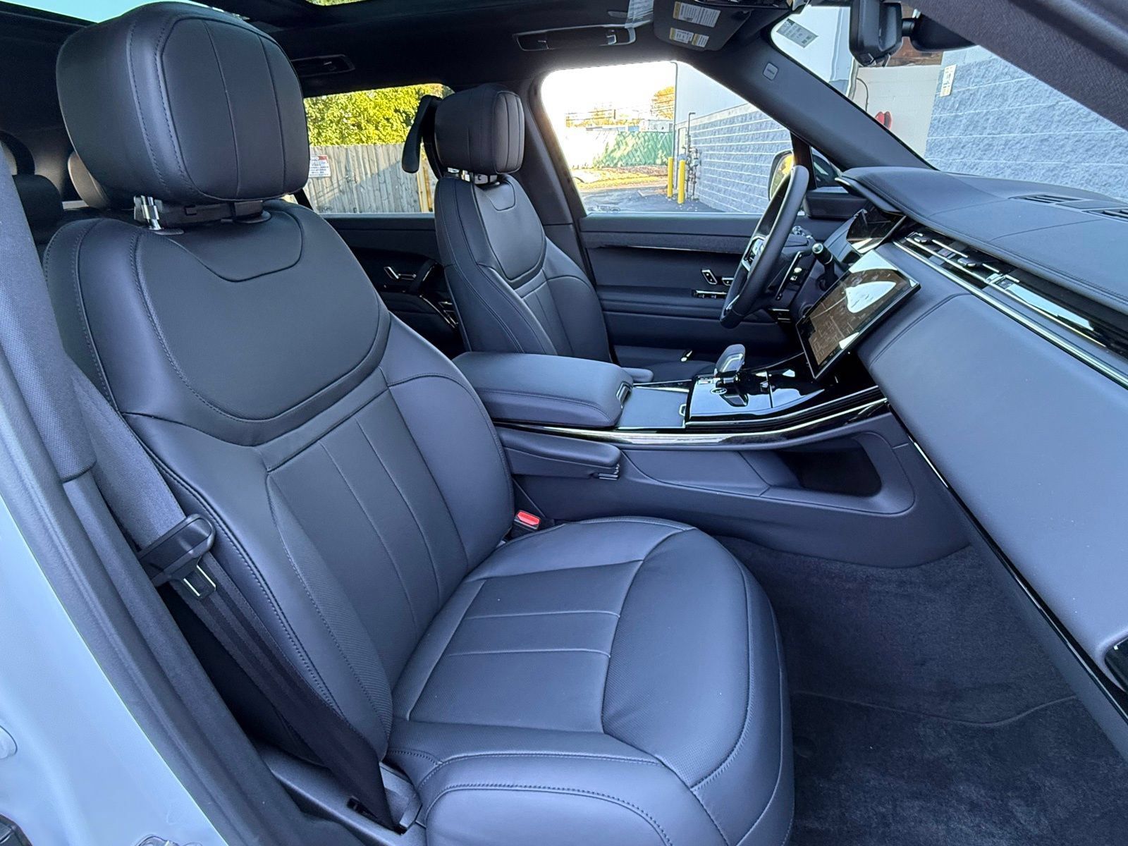 New 2025 Land Rover Range Rover Sport Dynamic SE AWD/4WD image 19