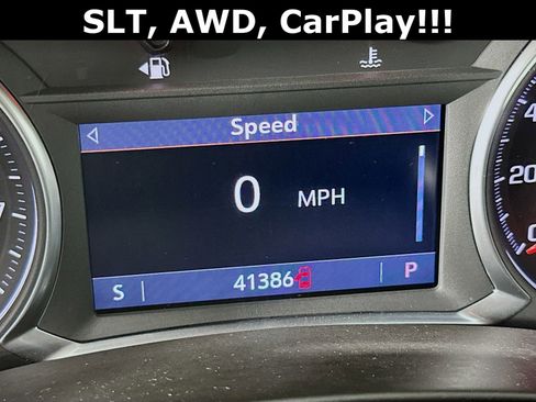 Used 2024 GMC Terrain SLT image 13