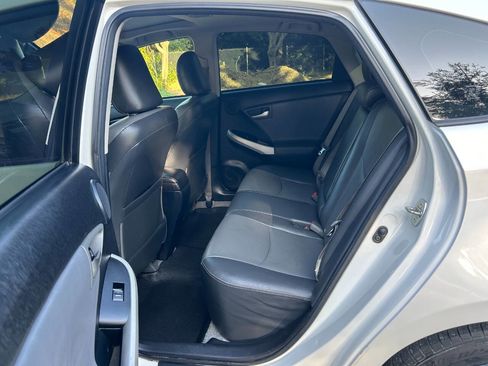 Used 2013 Toyota Prius Four w/ Deluxe Solar Roof Pkg FWD image 28