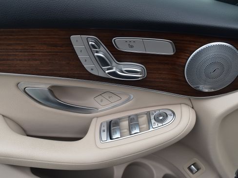 Used 2021 Mercedes-Benz GLC 300 4MATIC image 15