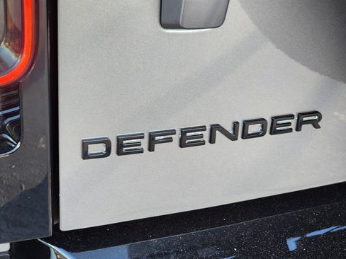 Used 2024 Land Rover Defender 130 X image 11